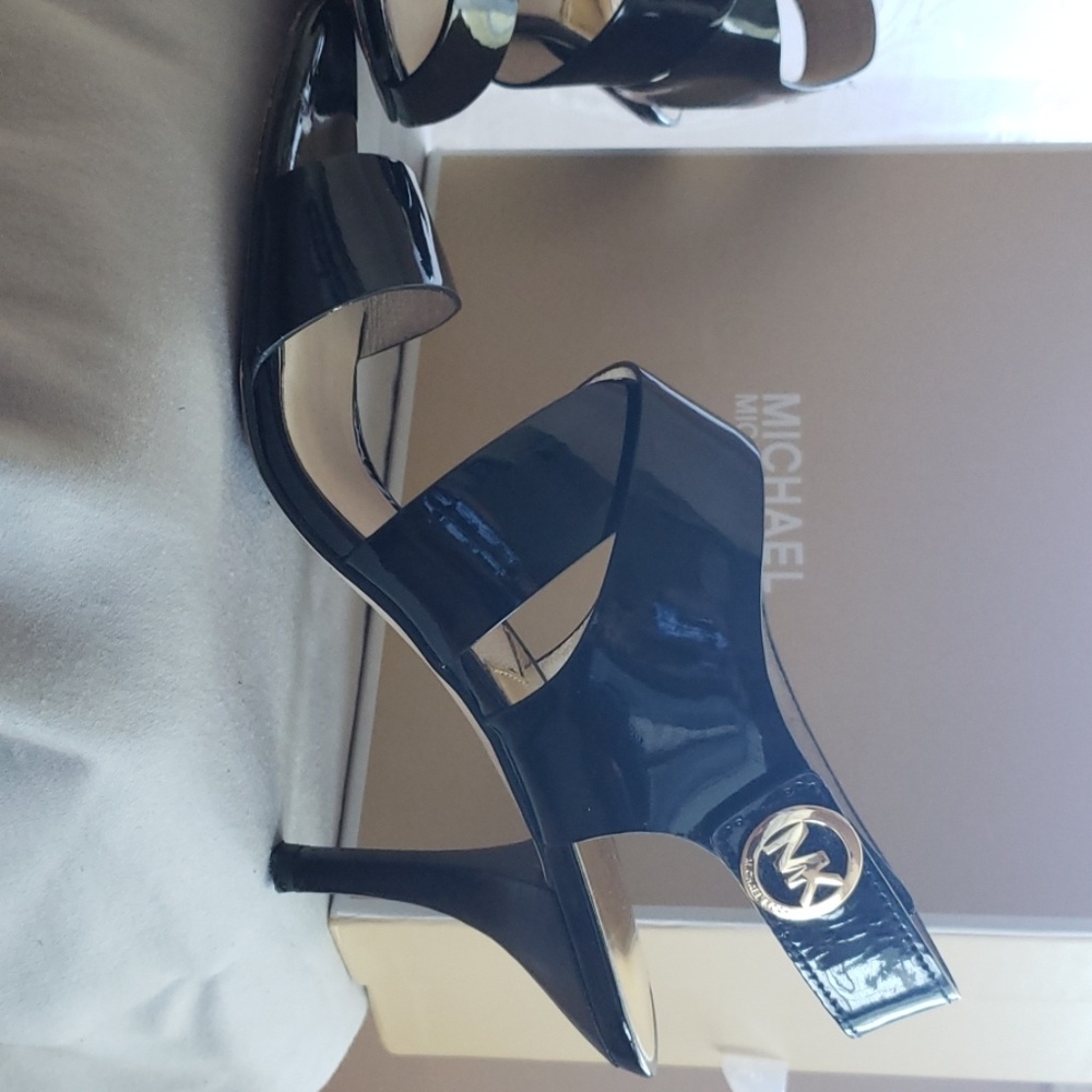 MICHAEL KORS  Sandals 9.5